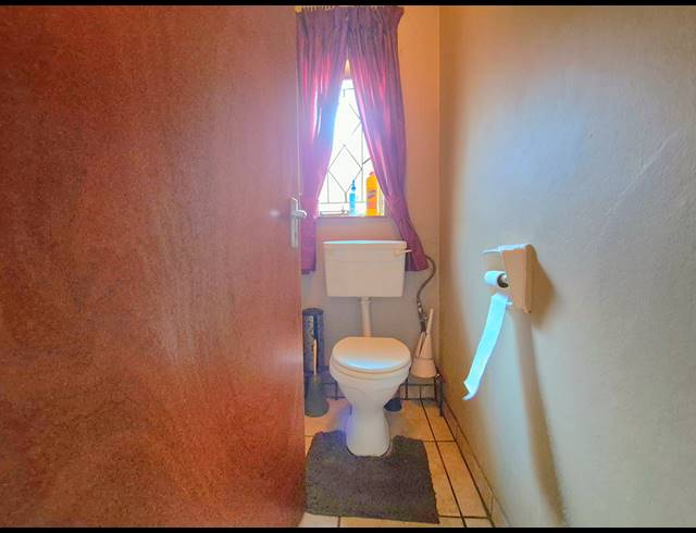 4 BEDROOM FREEHOLD FOR SALE IN VAN DYK PARK